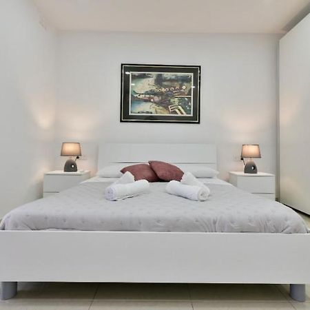 Sea View Apartment Birżebbuġa Esterno foto