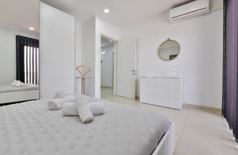 Sea View Apartment Birżebbuġa Esterno foto