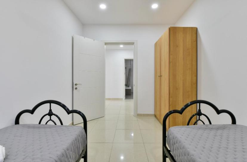 Sea View Apartment Birżebbuġa Esterno foto