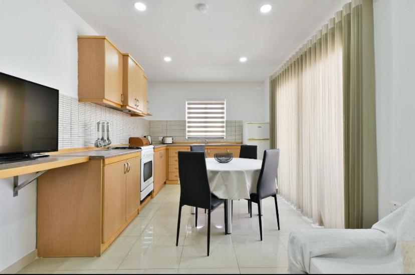 Sea View Apartment Birżebbuġa Esterno foto