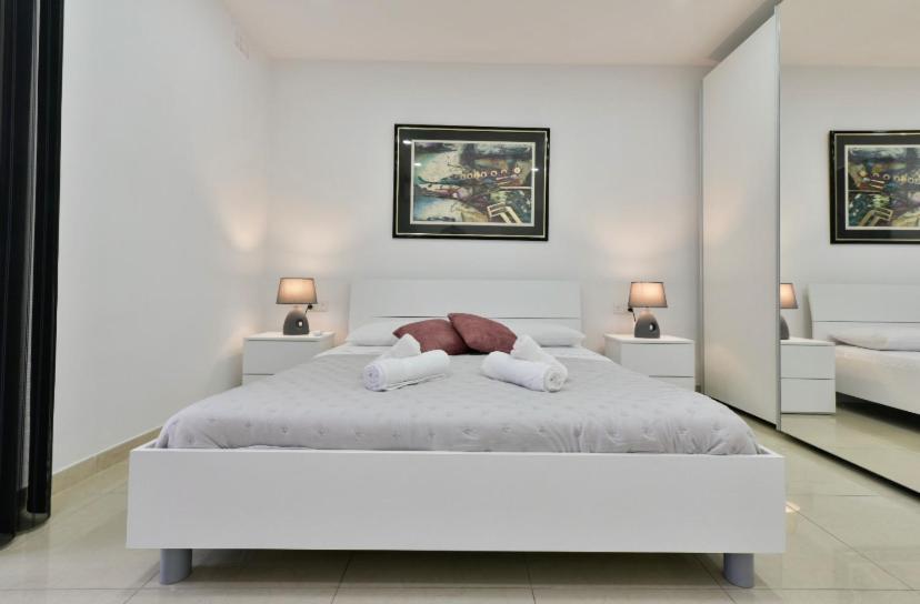Sea View Apartment Birżebbuġa Esterno foto