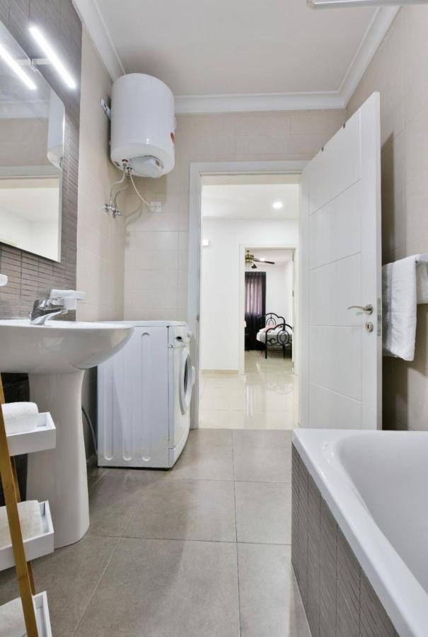 Sea View Apartment Birżebbuġa Esterno foto